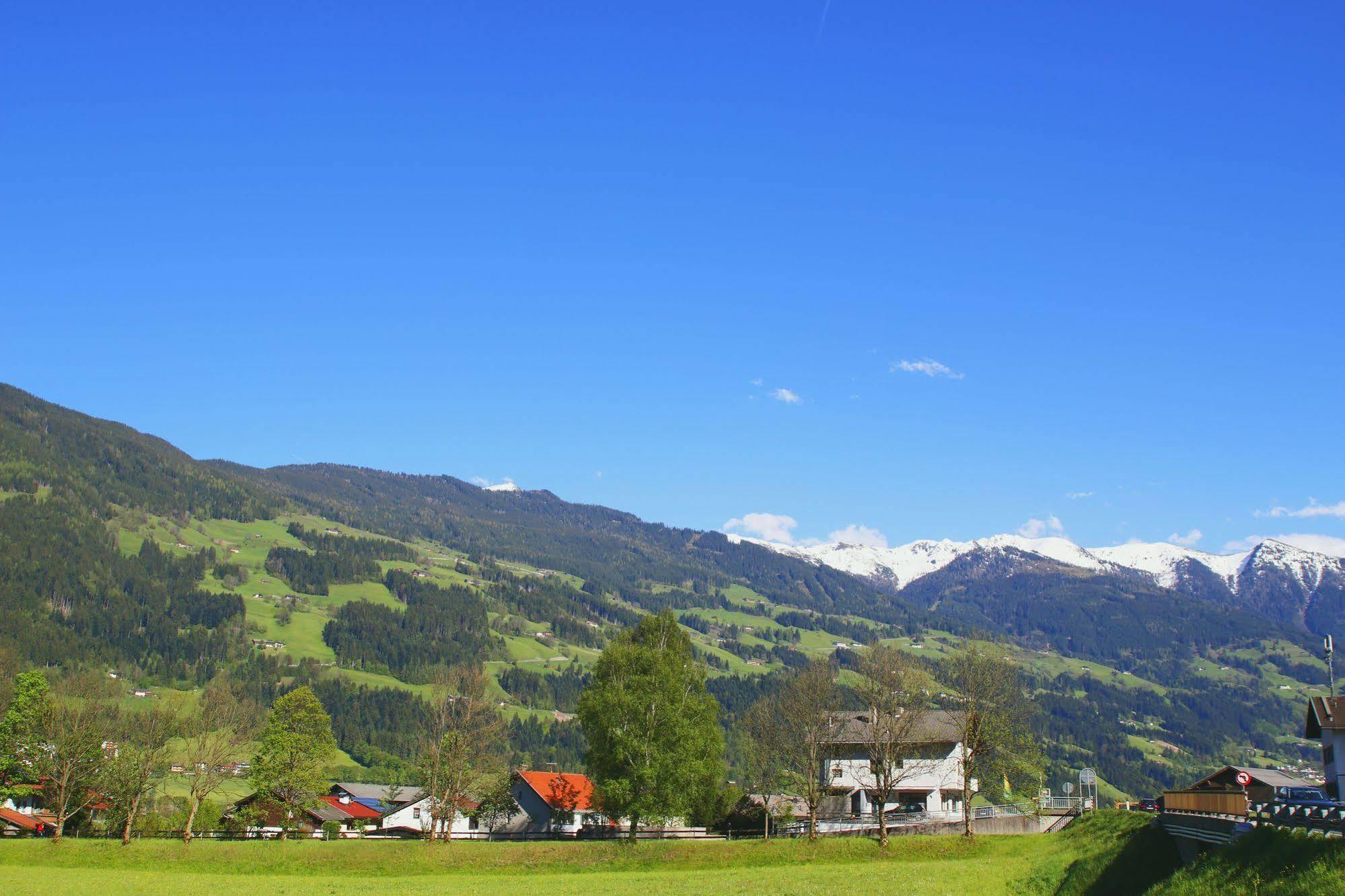 Zum Senner Suites Zillertal (Adults Only) Schlitters Exterior photo